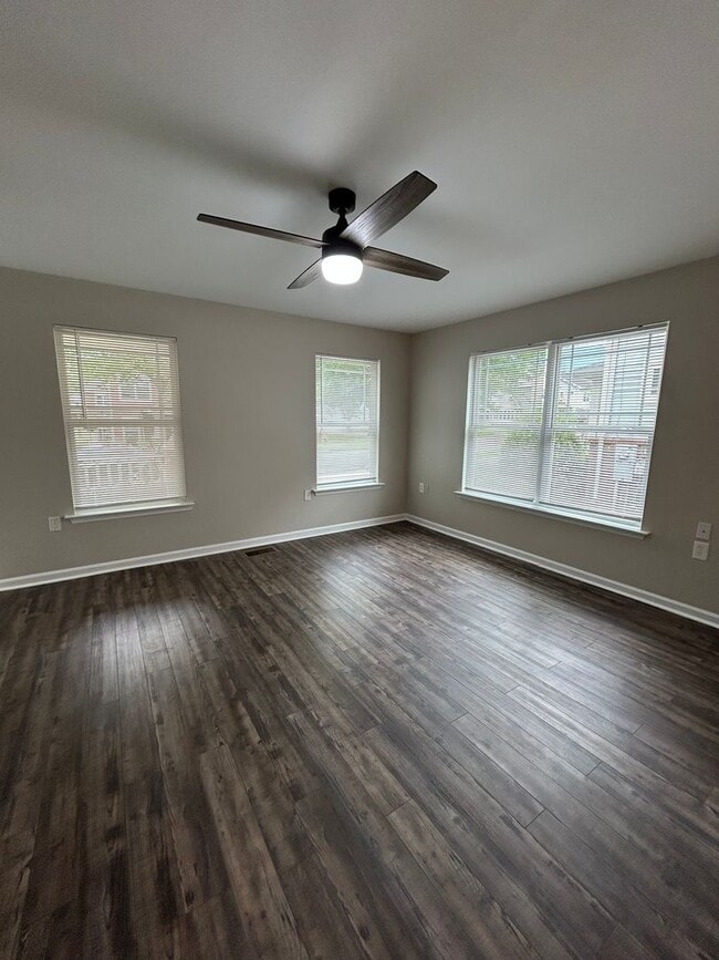 Photo - 223 W 37th St