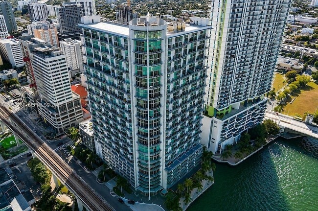 Building Photo - 690 SW 1st Ct Unit 2307