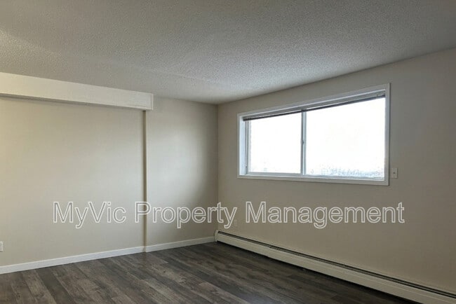 Building Photo - 9120-9149 149 St Unit One Bed