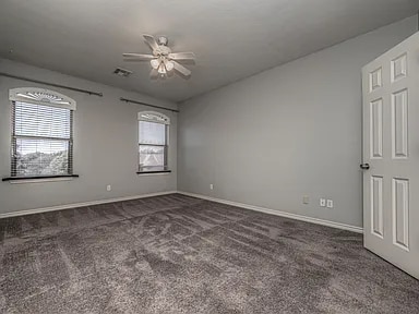 Photo - 204 S Riverside Dr