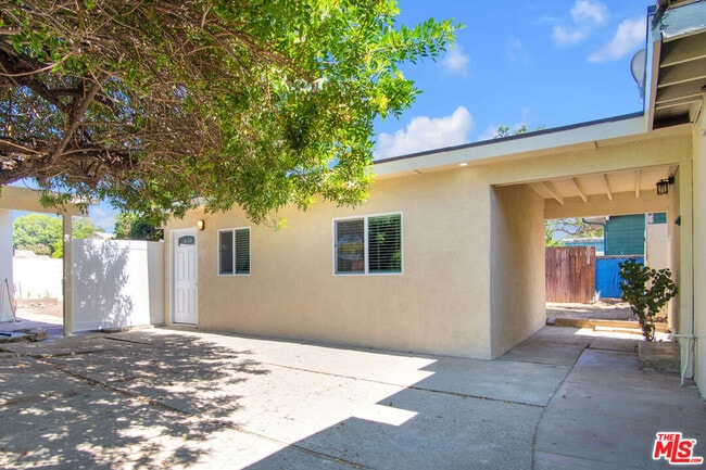 Photo - 677 E Kingsley Ave