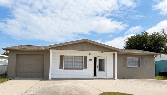 Building Photo - 8247 Saybrook Dr