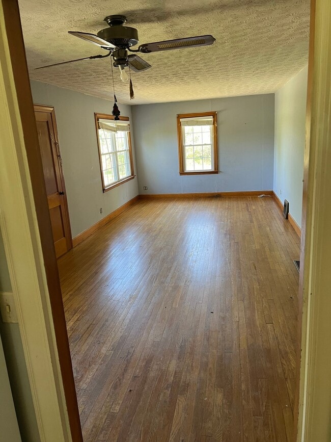 Photo - 335 W Maple St
