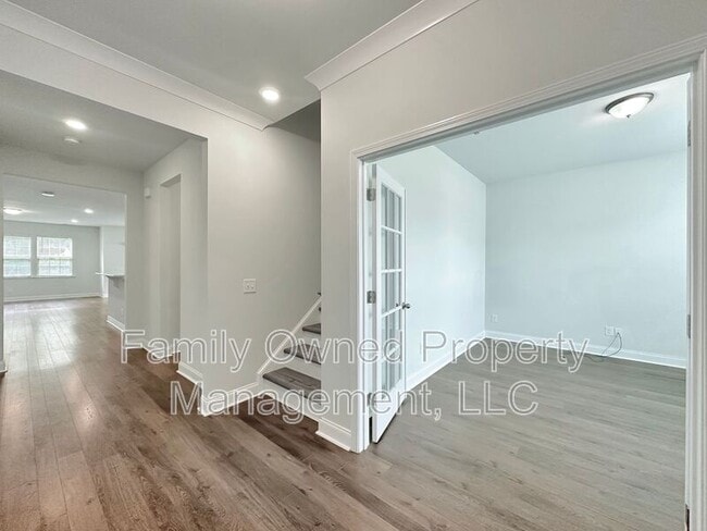 Photo - 302 Witch Hazel St