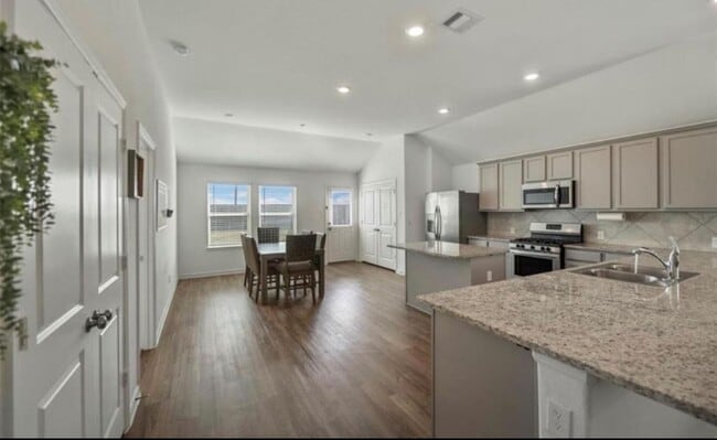 Photo - 3011 Azalea Pt