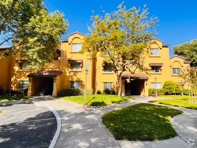 Building Photo - Move-in Ready, 2BD/2BA Single-Story Condo ... Unit 171