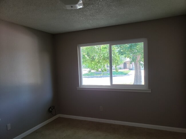 Photo - 1477 Hampton Way