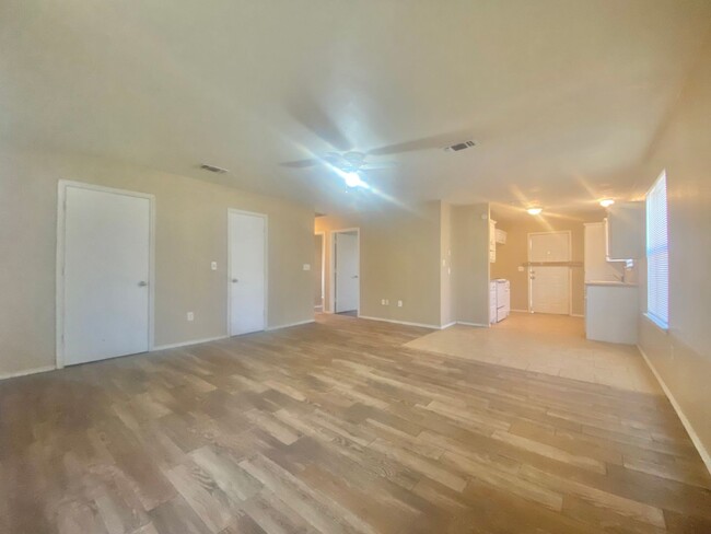 Photo - 802 Vanda Ave