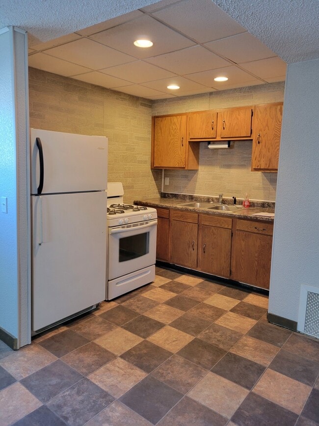 Building Photo - Dunkerton Unit 214A Rental