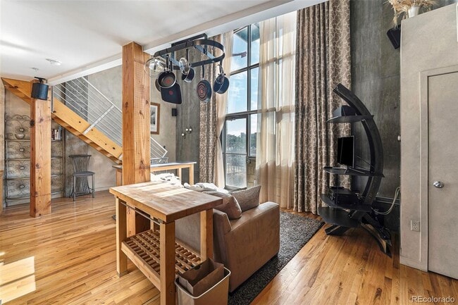 Photo - Beautiful One Bedroom Loft in Golden Triangle.