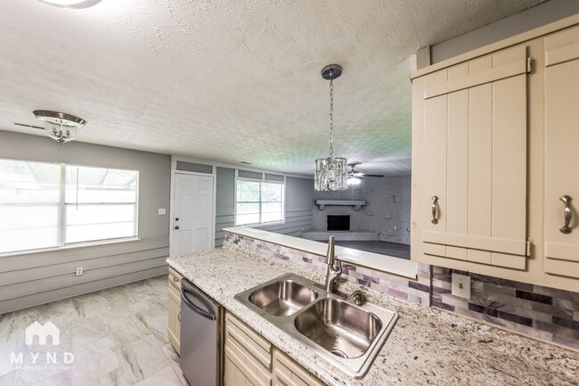 Photo - 2110 Vicki Dr