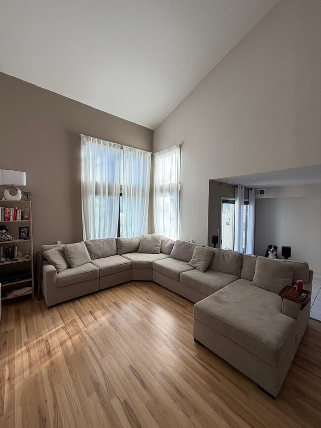 Photo - 15 Constitution Ct