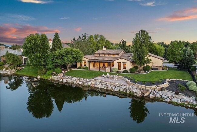 Building Photo - Stunning 4 Bedroom Home in The Shores | Luxury Meets Every Day Comfort