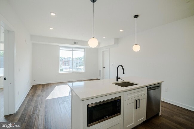 Building Photo - 5904 Germantown Ave Unit 405 Rental