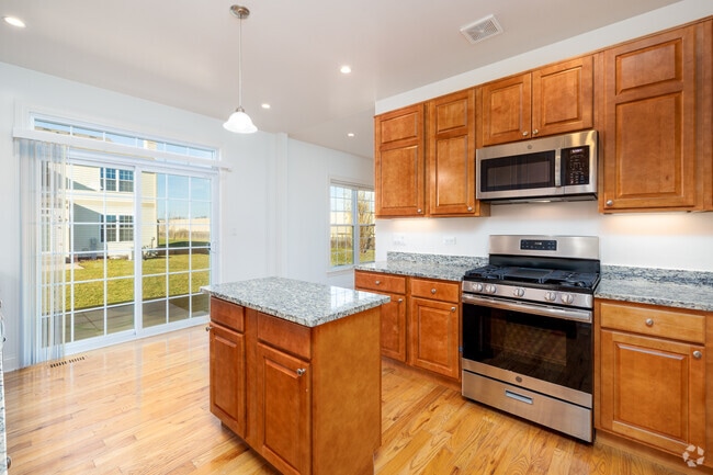 H Style - Kitchen - Princeton West Townhomes