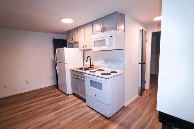 Photo - 6115-6126 Plymouth Avenue