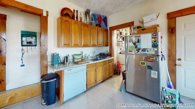 40 Mozart St Unit 3