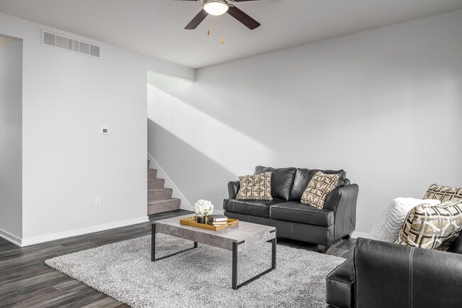 Photo - 16637 Goodman Dr