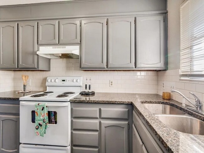 Photo - 7500 Chapin Rd