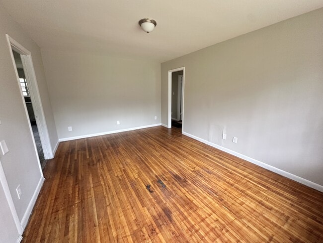 Photo - 5301 Main St