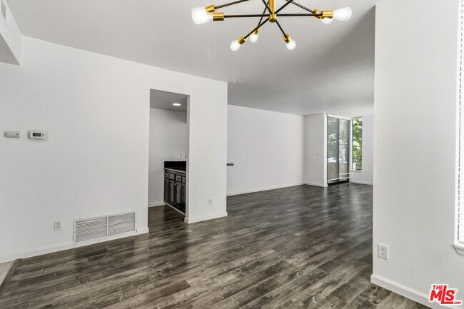 500 S Barrington Ave Unit 2