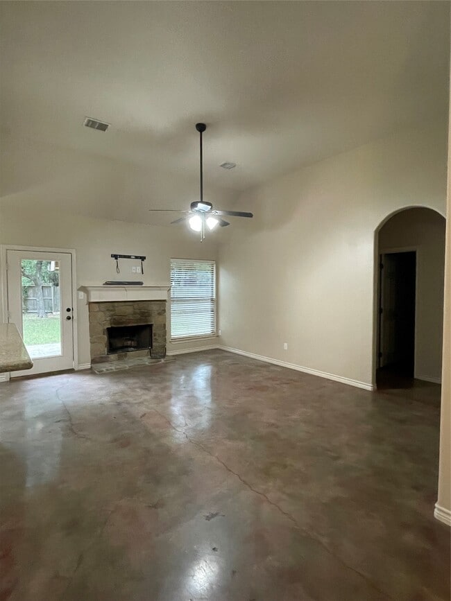 Photo - 230 Hollywood Dr