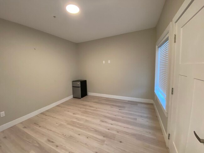 Photo - 253 Victoria Rd