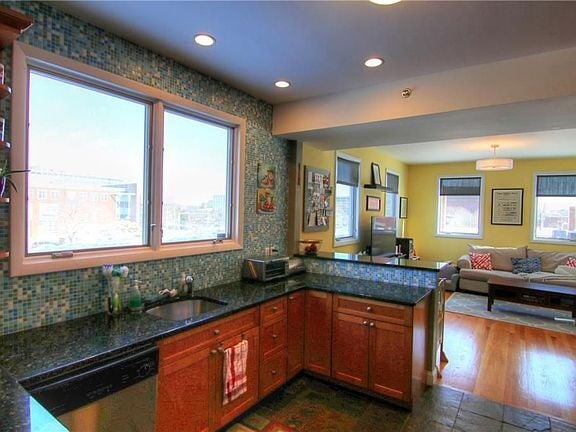 Photo - "Spacious 3-Bed Oasis with Granite Eleganc...