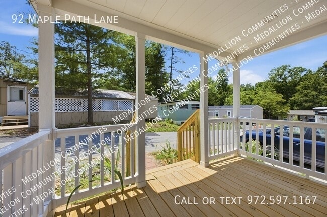 Photo - 92 Maple Path Ln