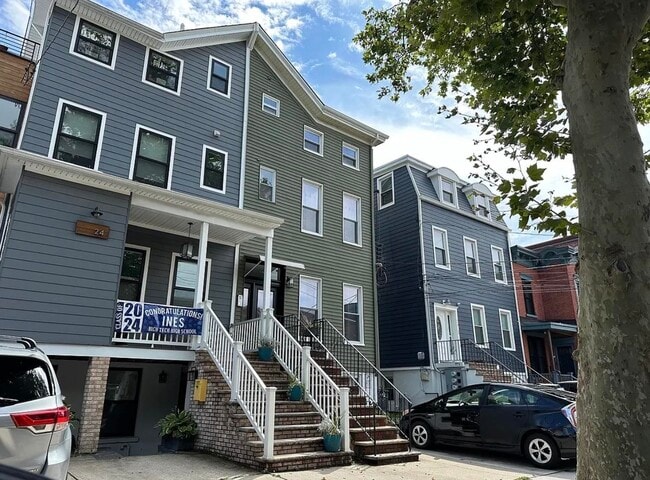 Building Photo - 22 Magnolia Ave Unit 2