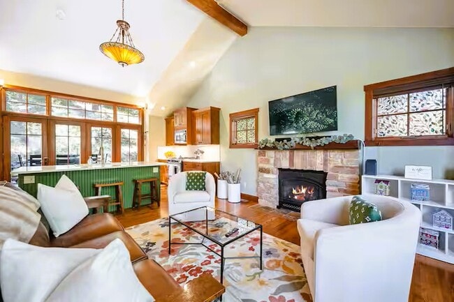 Photo - 738 Skyline Dr