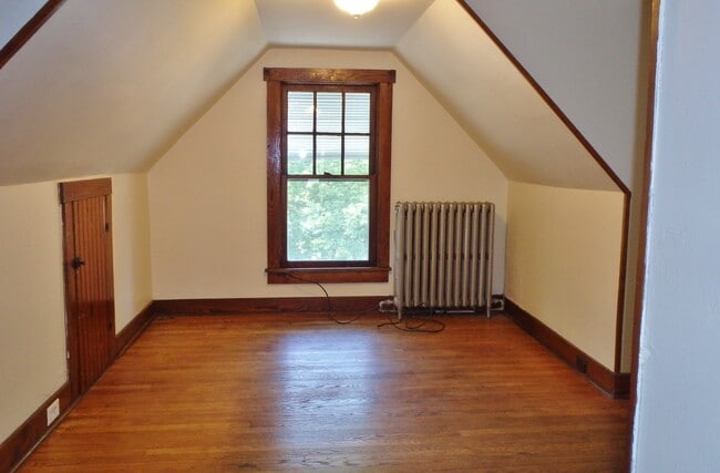 Building Photo - 412 W Foster Ave Unit A Rental