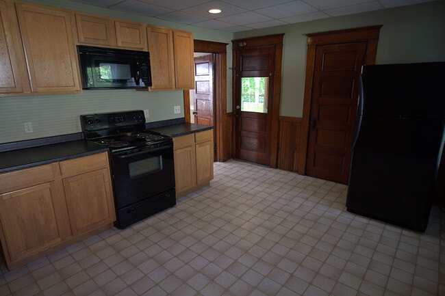 Photo - 377 Marlboro St