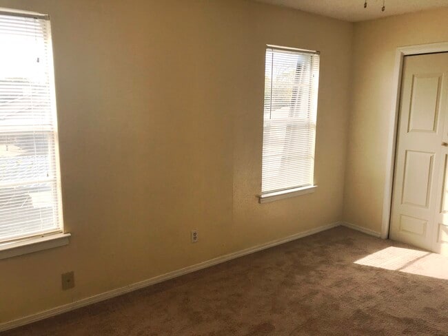 Photo - 2742 St George Pl