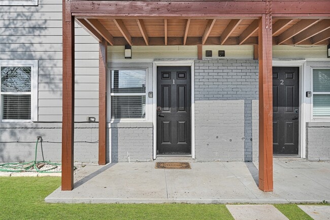 Building Photo - 4326 Alconbury Ln Unit 5