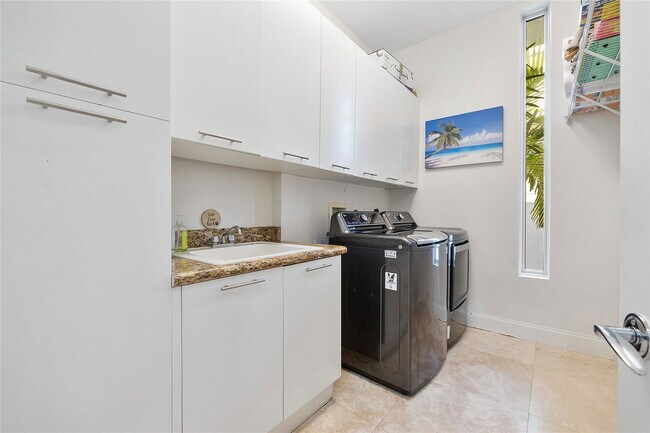 Photo - 3266 NE 15th St