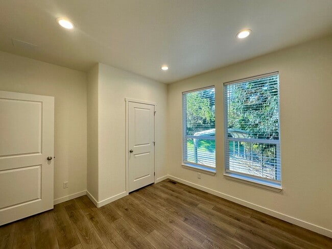 Photo - 1X2119-E Unit E