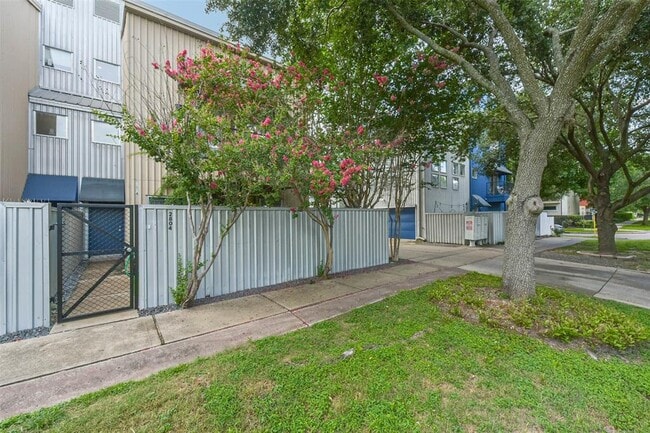 Photo - 2804 Jackson St Rental