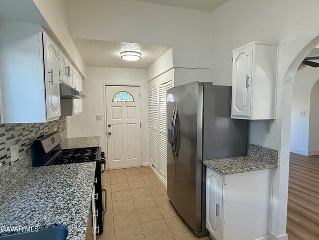 1016 W Ave J14