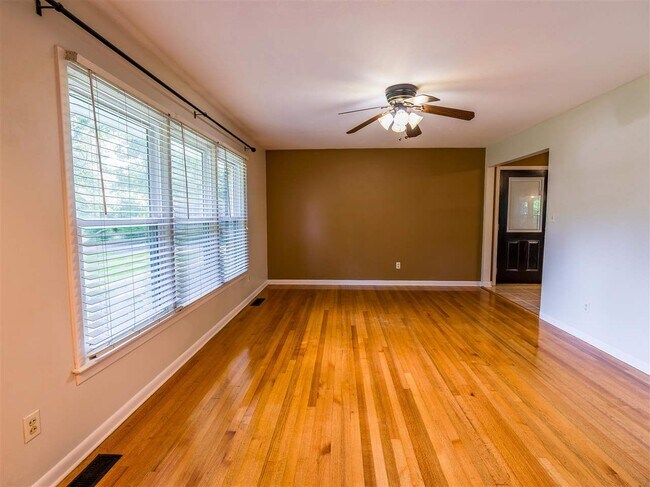 Photo - 2407 Miranda Ave