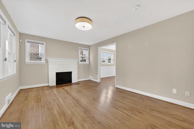 Photo - 4428 Butterworth Pl NW