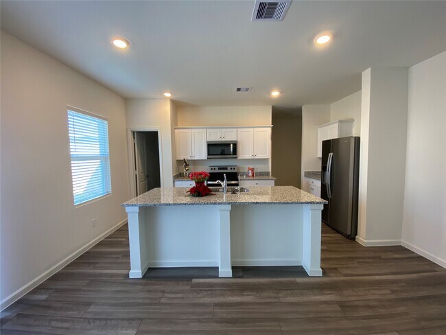 Photo - 3022 Spindletree Ln