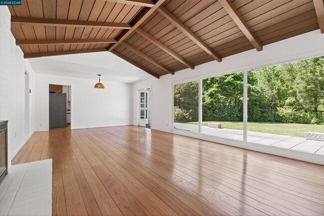 Photo - 39 Donna Maria Way
