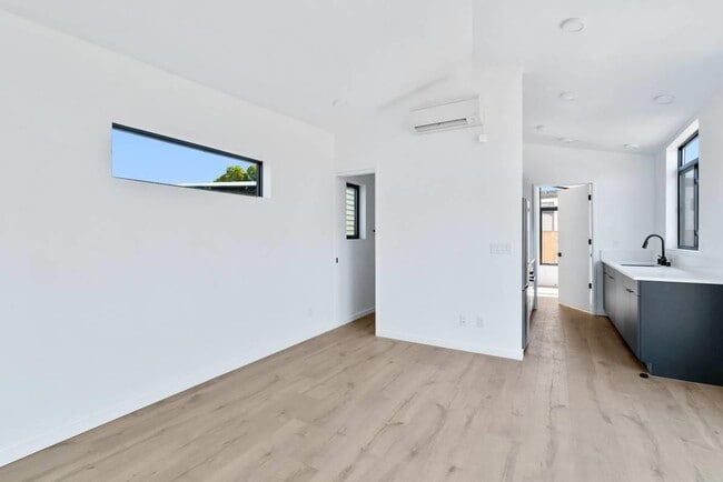 Photo - 1570 7th Ave