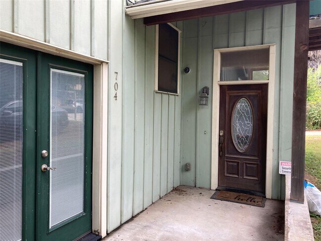 Photo - 704 Waller St