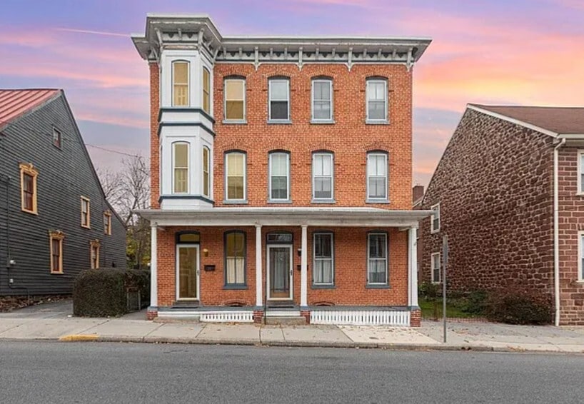 Photo - 33 E Main St