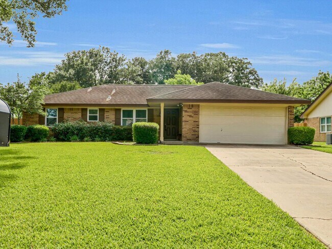 805 Bluebonnet Ln