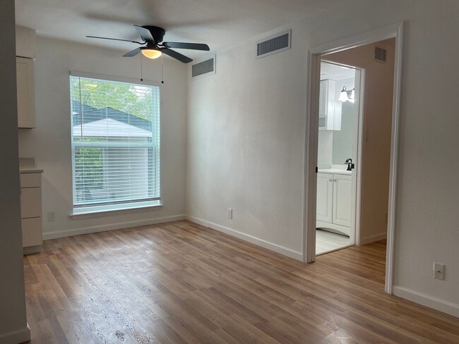 2803 Hemphill Park