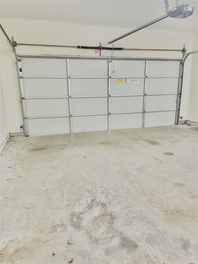 Building Photo - 3846 Center St