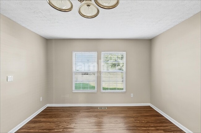4024 Walnut Crossing Dr